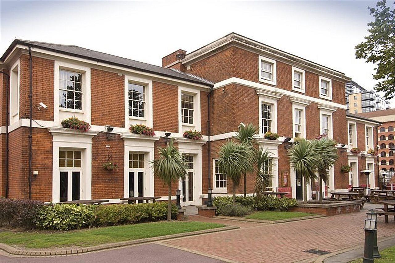 Premier Inn Birmingham City Centre Broad Street Экстерьер фото