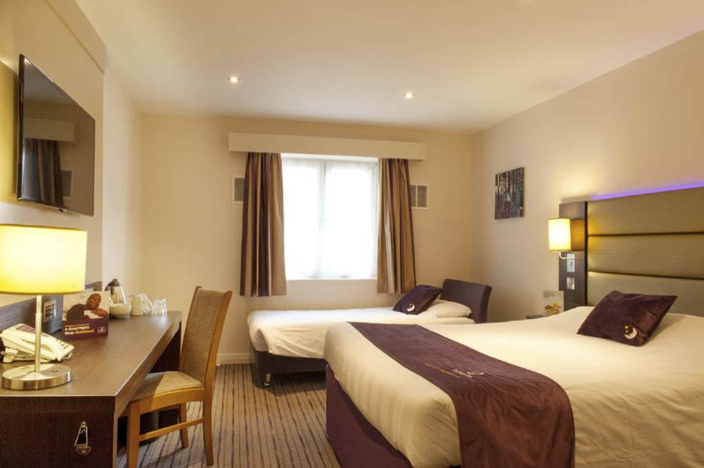 Premier Inn Birmingham City Centre Broad Street Экстерьер фото
