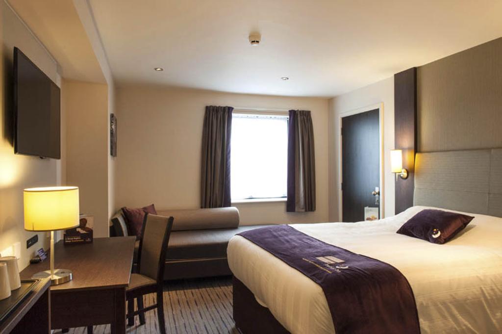 Premier Inn Birmingham City Centre Broad Street Экстерьер фото