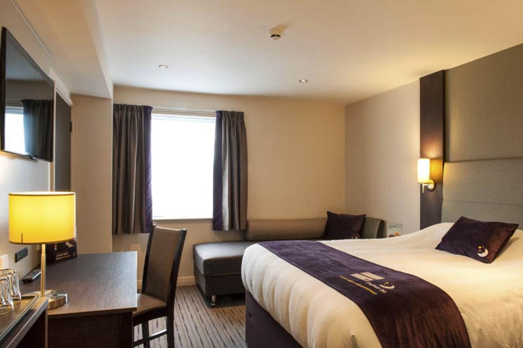 Premier Inn Birmingham City Centre Broad Street Экстерьер фото