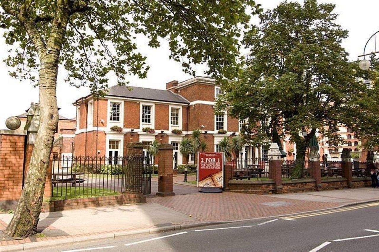 Premier Inn Birmingham City Centre Broad Street Экстерьер фото