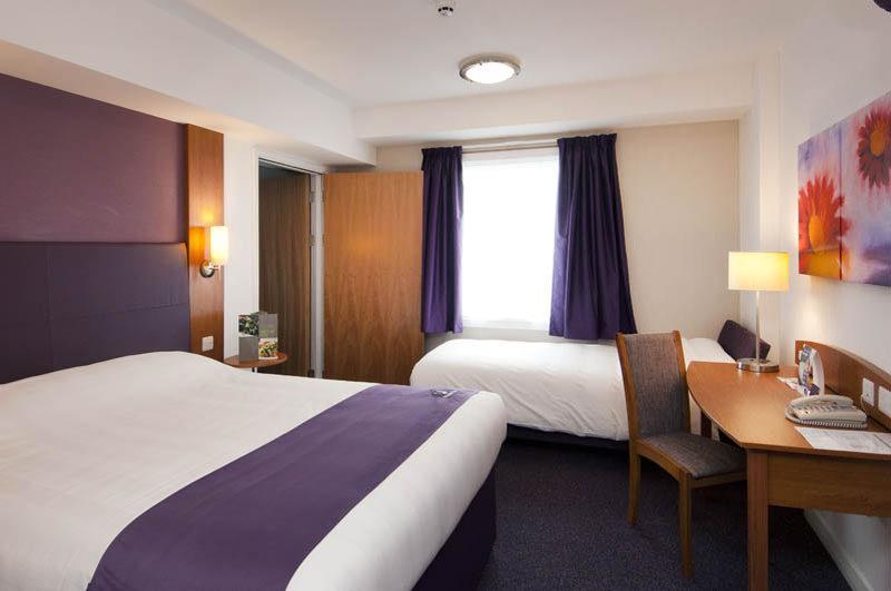Premier Inn Birmingham City Centre Broad Street Экстерьер фото