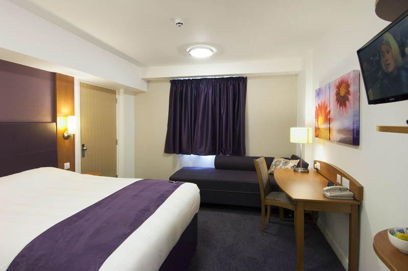 Premier Inn Birmingham City Centre Broad Street Экстерьер фото