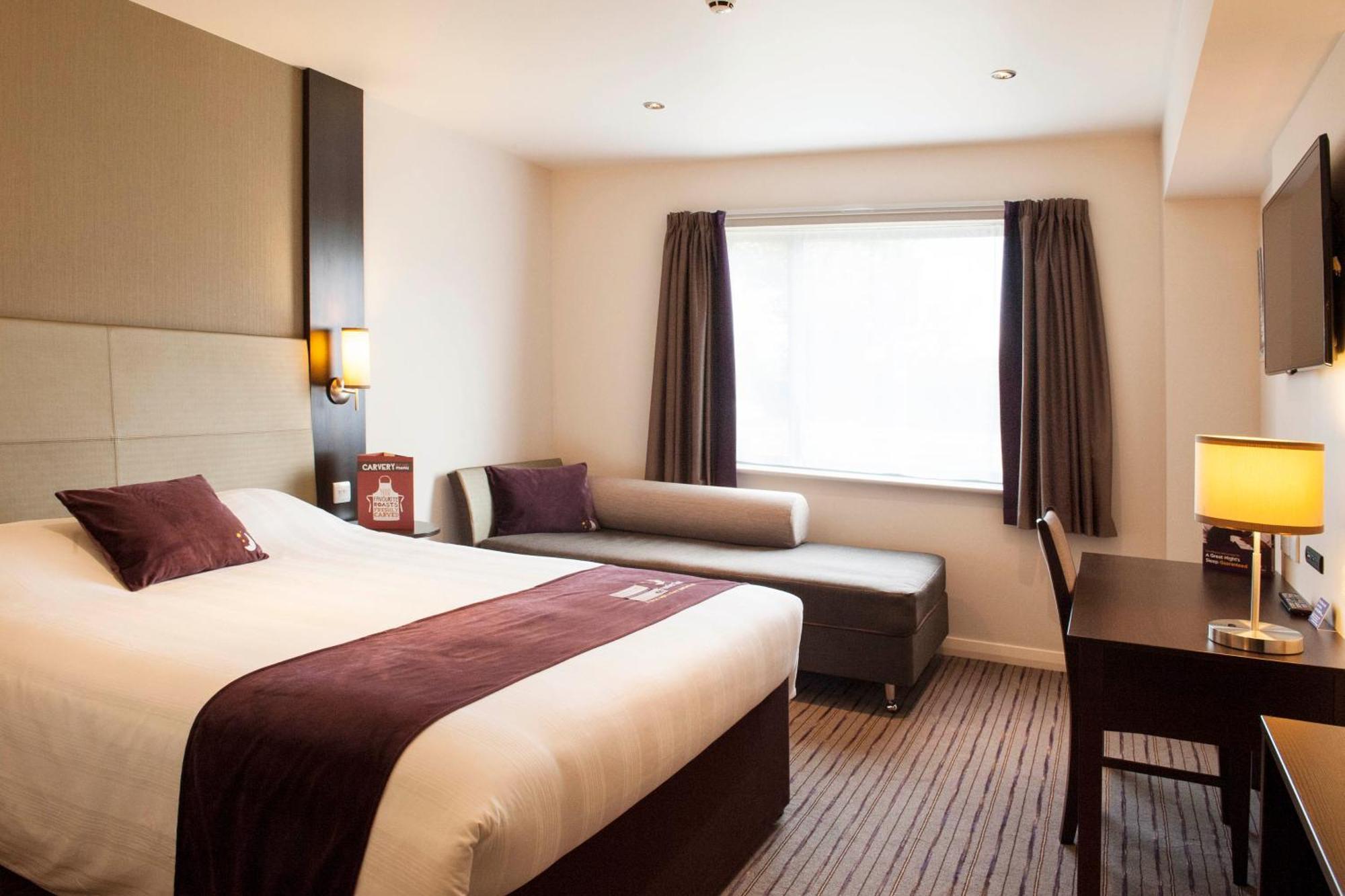 Premier Inn Birmingham City Centre Broad Street Экстерьер фото